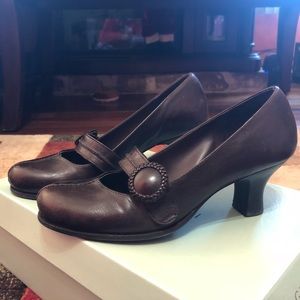 Gianni Bini Brown Leather Heels